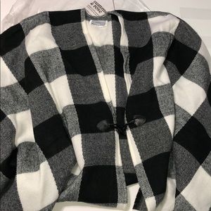 BRAND NEW Summer and Rose NWOT soft sweater kimono